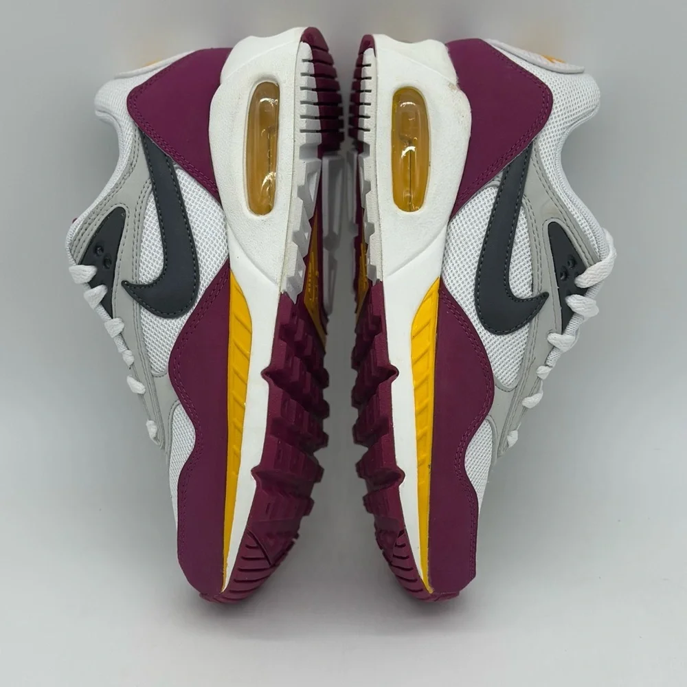 Nike White and Purple Sneakers with Air Cushion